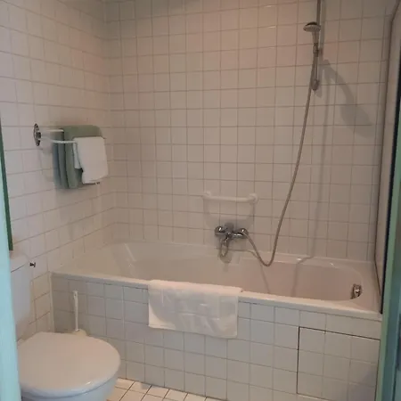 La Fontaine D'inville Hotel
